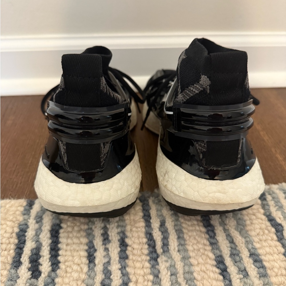 Very gently used adidas by Stella McCartney UltraBoost Size 7-1/2 No Box - Picture 7 of 7